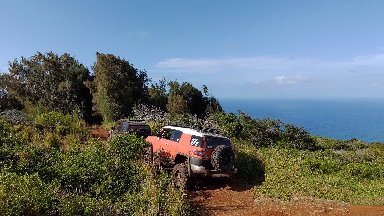 'Aloha FJ Cruisers' offroading. Peacock Flats (Oahu, HI)