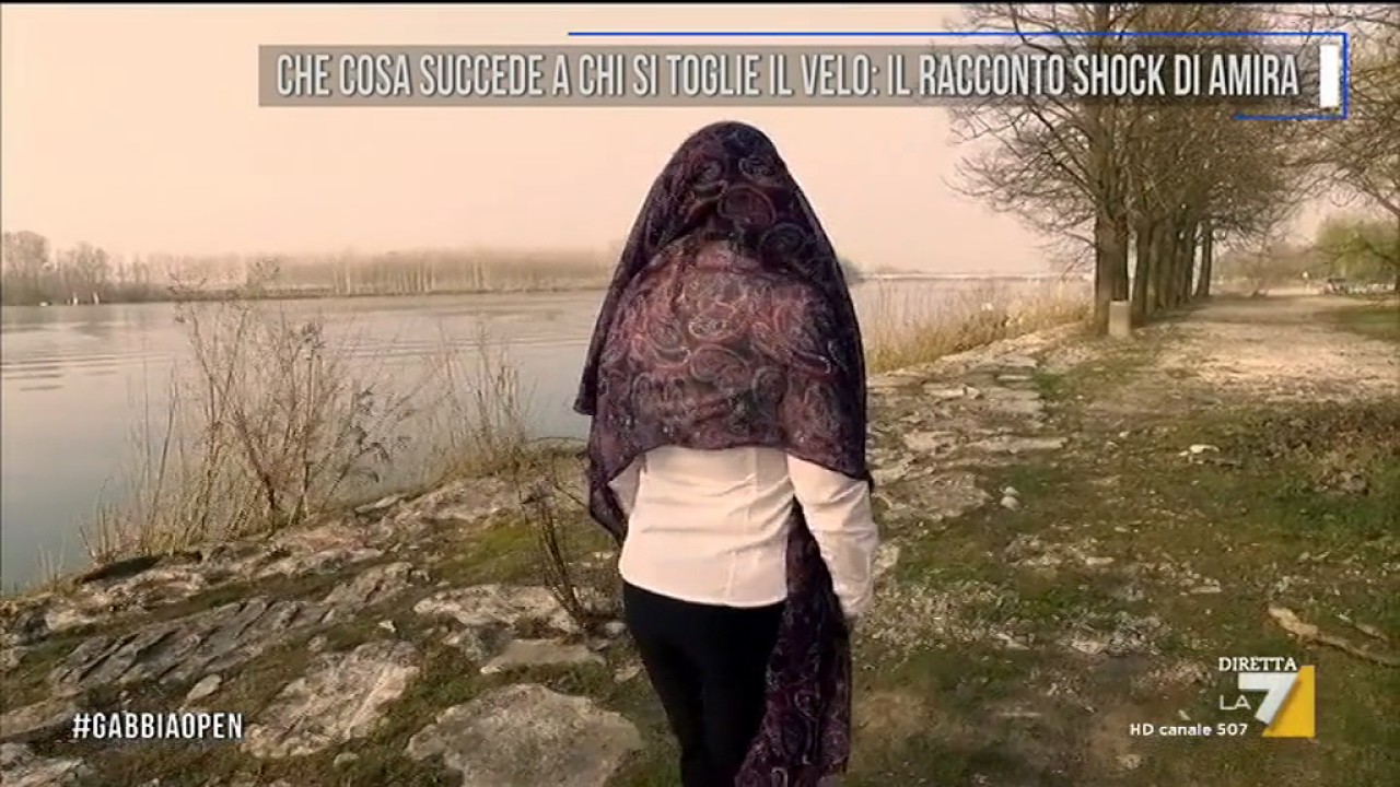 Che cosa succede a chi si toglie il velo: il racconto shock di Amira