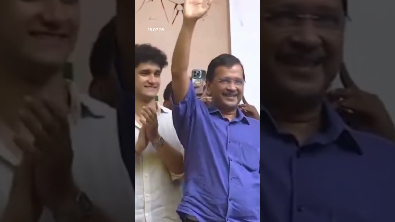 Kejriwal Hugs Dipke, Meets Sonam Wangchuk at Jantar Mantar Protest | Mo of Everything