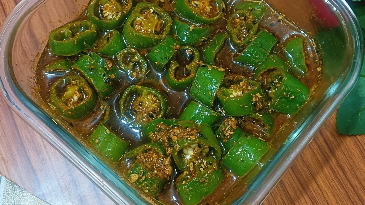 10 मिनट में तैयार हरी मिर्च अचार ll Instant Achaar recipe. Easy & Tasty Green chilli pickle 🥒