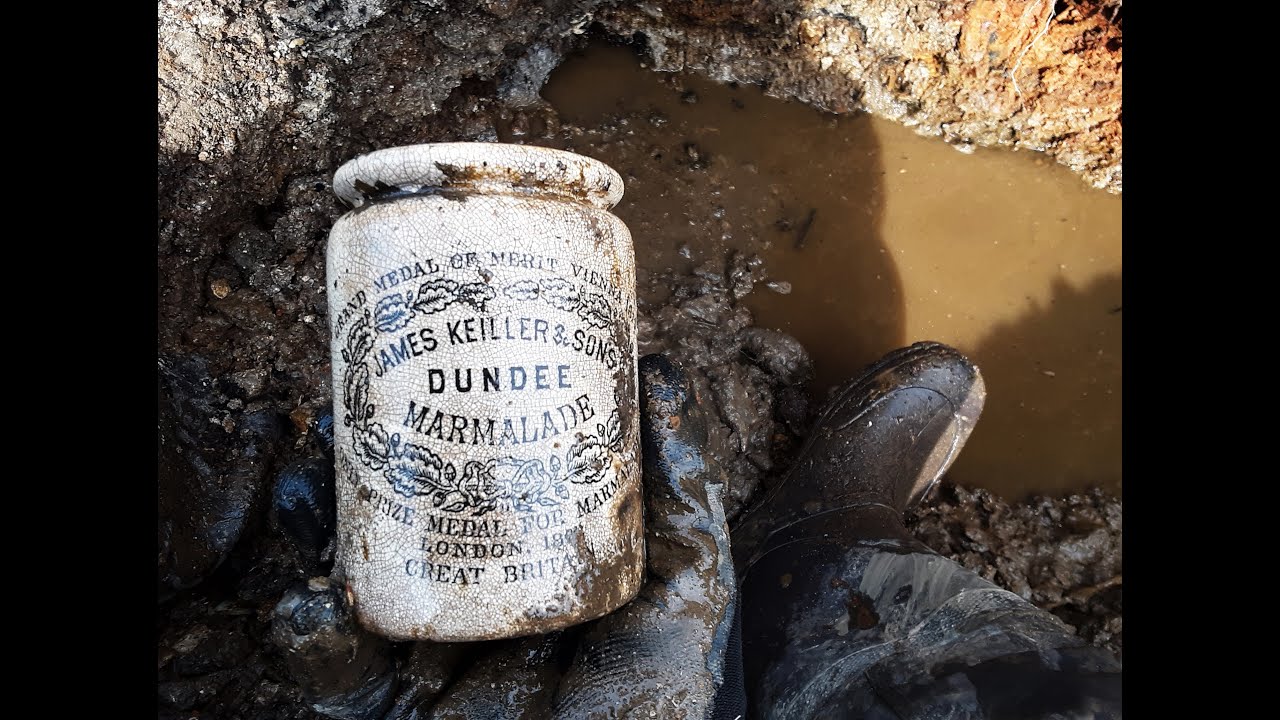 Digging Antique Bottles in A Soupy City Dump