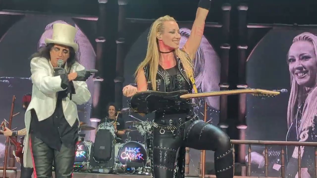 Alice Cooper - School's Out (Live, 4K) | Front Row, Fiddler's Green, Denver, 2023
