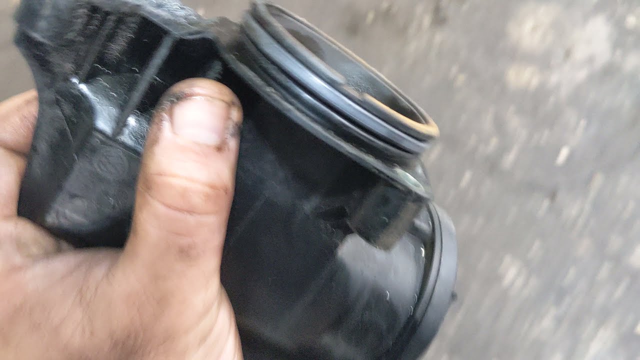 Volkswagen Polo engine oil leak PCV housing O ring leaking flame trap.