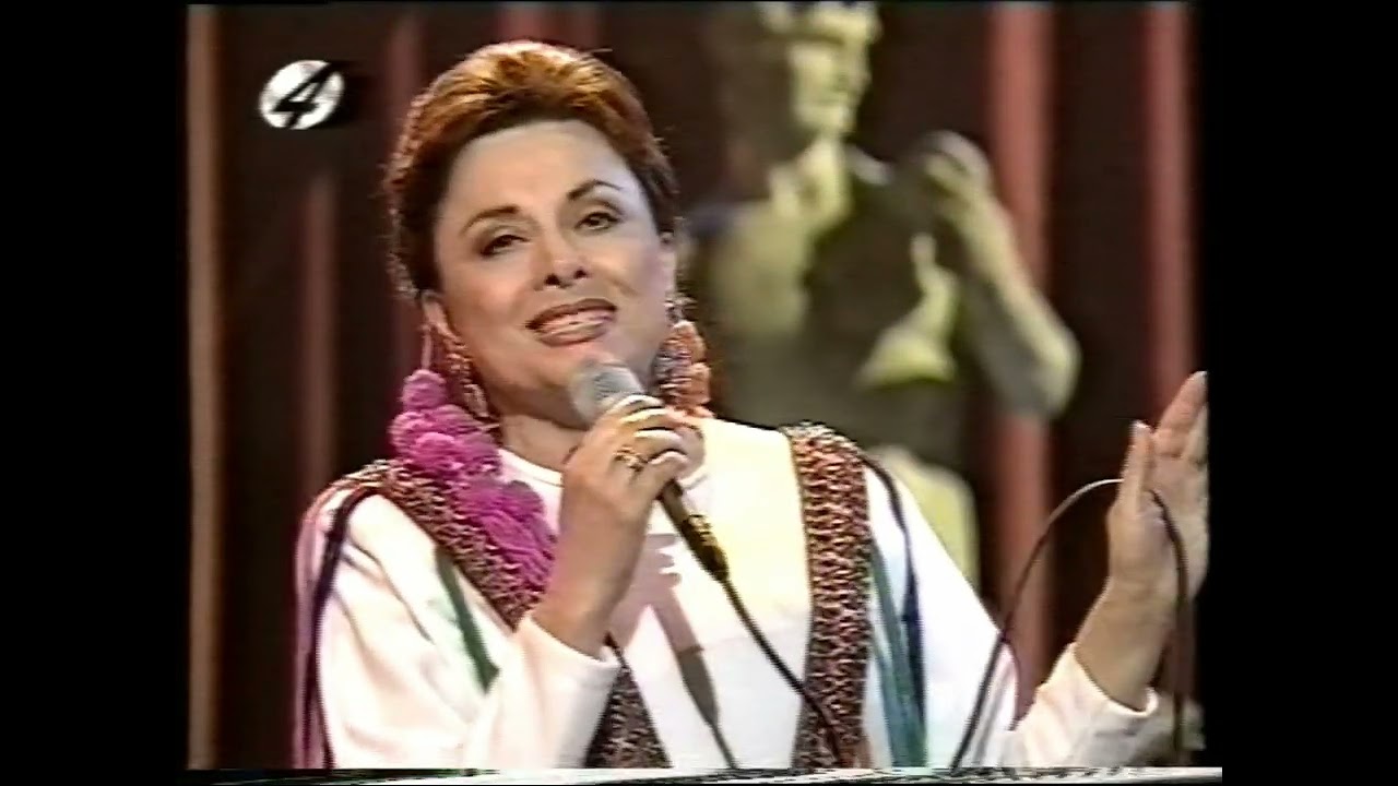 María de Lourdes - Fuente de raza y color