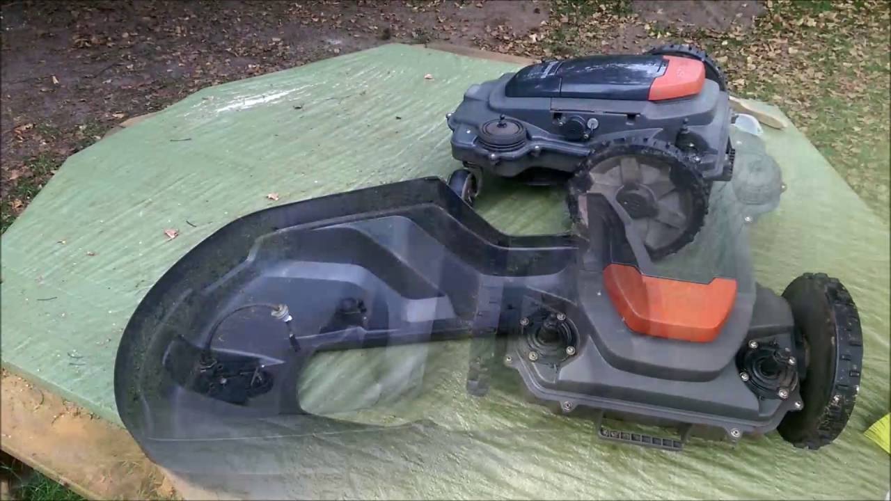 Husqvarna Automower® 420 - Gehäuse entfernen