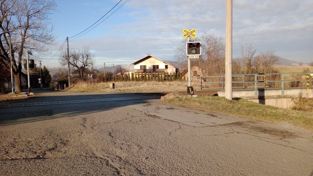 Železniční přejezd Mořkov 