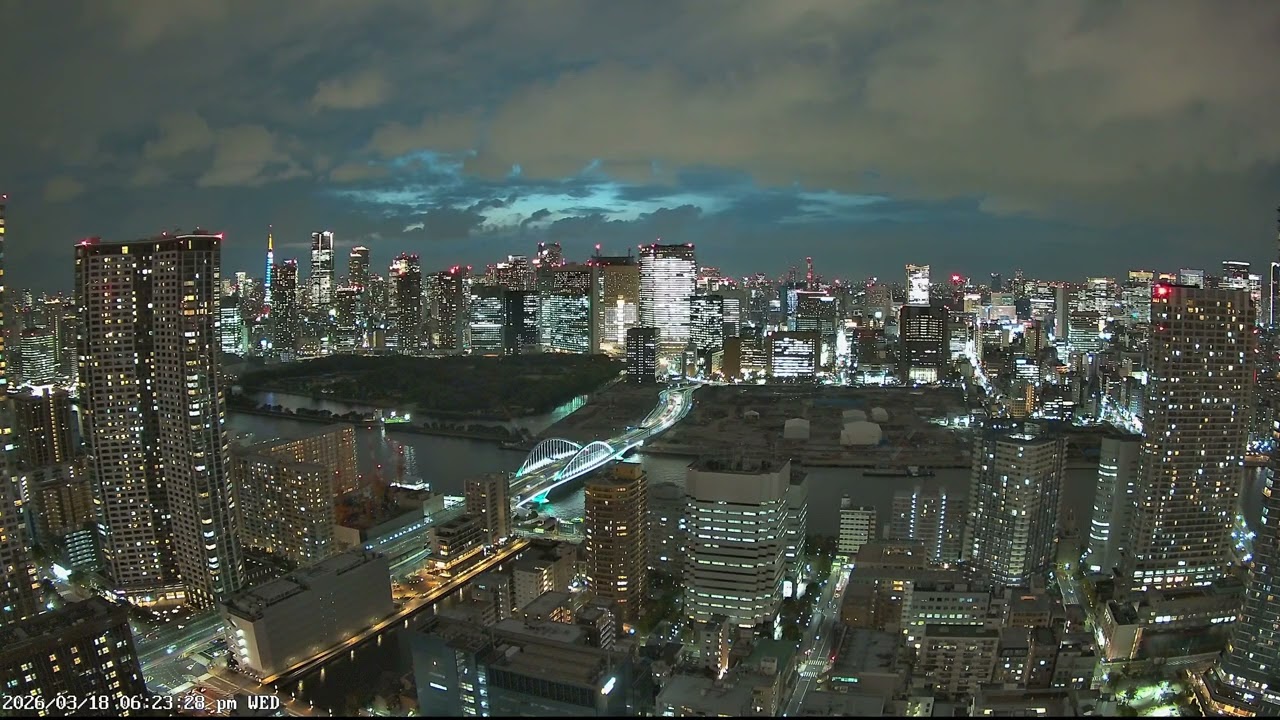 東京ライブカメラ 4K | 港区・築地 | 夕焼けと都心の景色 | 2026-03-18