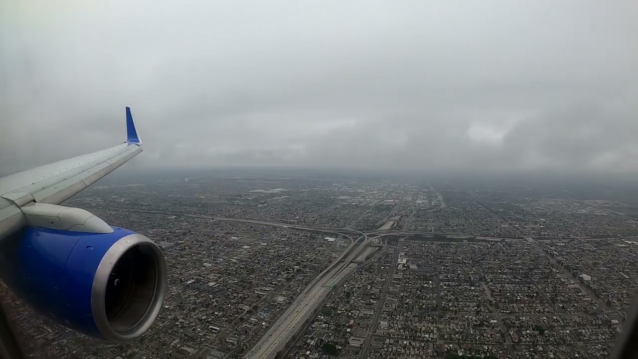 Boeing B-757-300 United Airlines Landing at Los Angeles