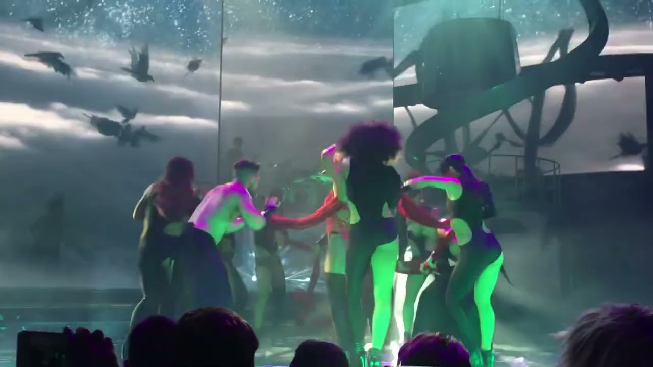 Britney Spears • Oops I Did It Again live 