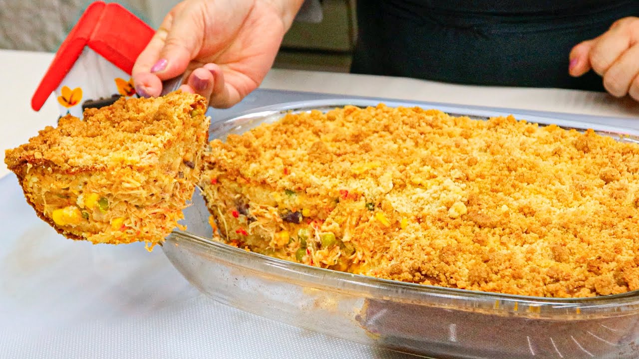 TORTA DE FRANGO CREMOSA COM COBERURA CROCANTE