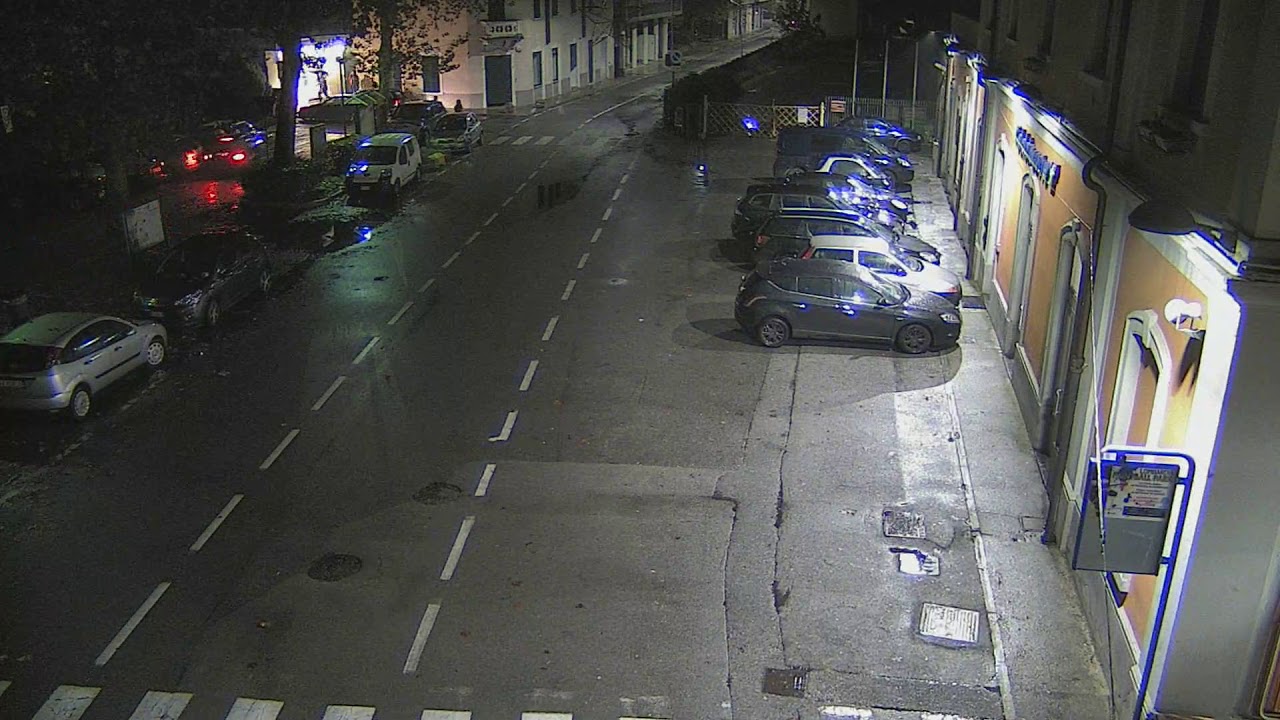 Calolziocorte. Far west in stazione, auto tenta di investire alcune persone