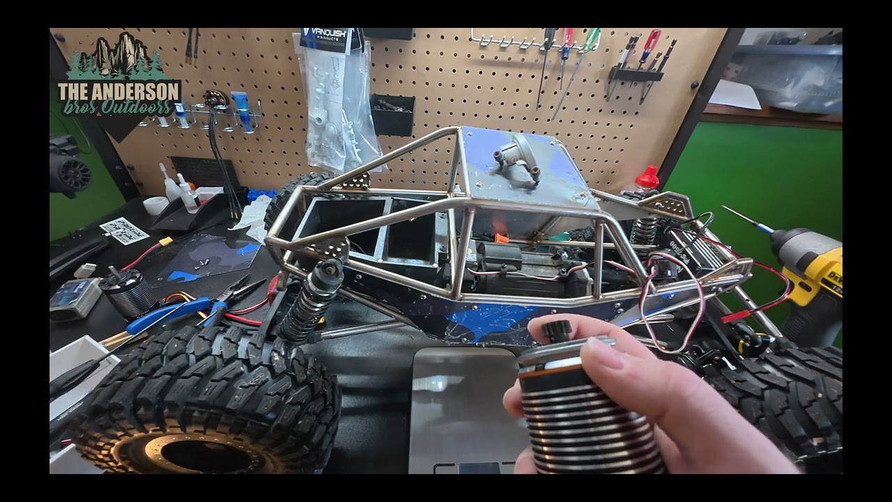 Installing the new Hobbywing Fusion 2n1 8ight - Axial SCX6 - Rc Speedy R2XXL Moon Buggy