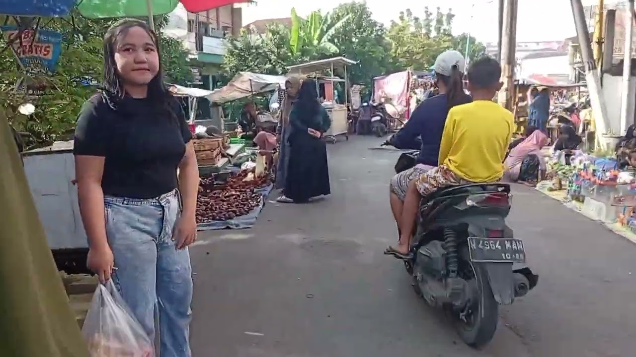 Jalan pagi di pasar Jimbaran Wonoayu