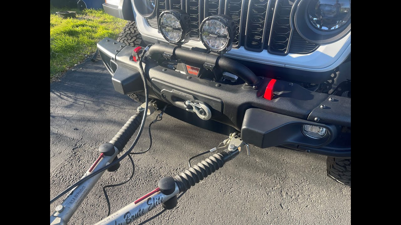 Flat Towing 2024 Jeep Behind 2020 Ford  F250 SuperDuty Using Mopar Flat Tow Harness