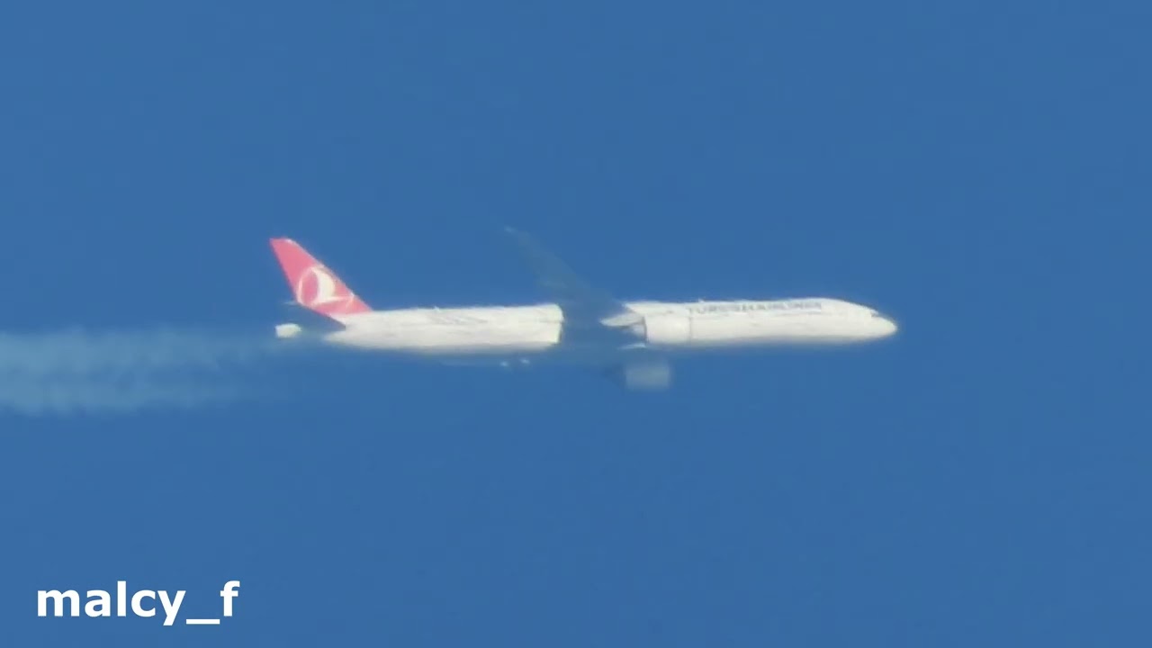 Zooming in on.... Turkish Airlines Boeing 777 with Nikon p1000