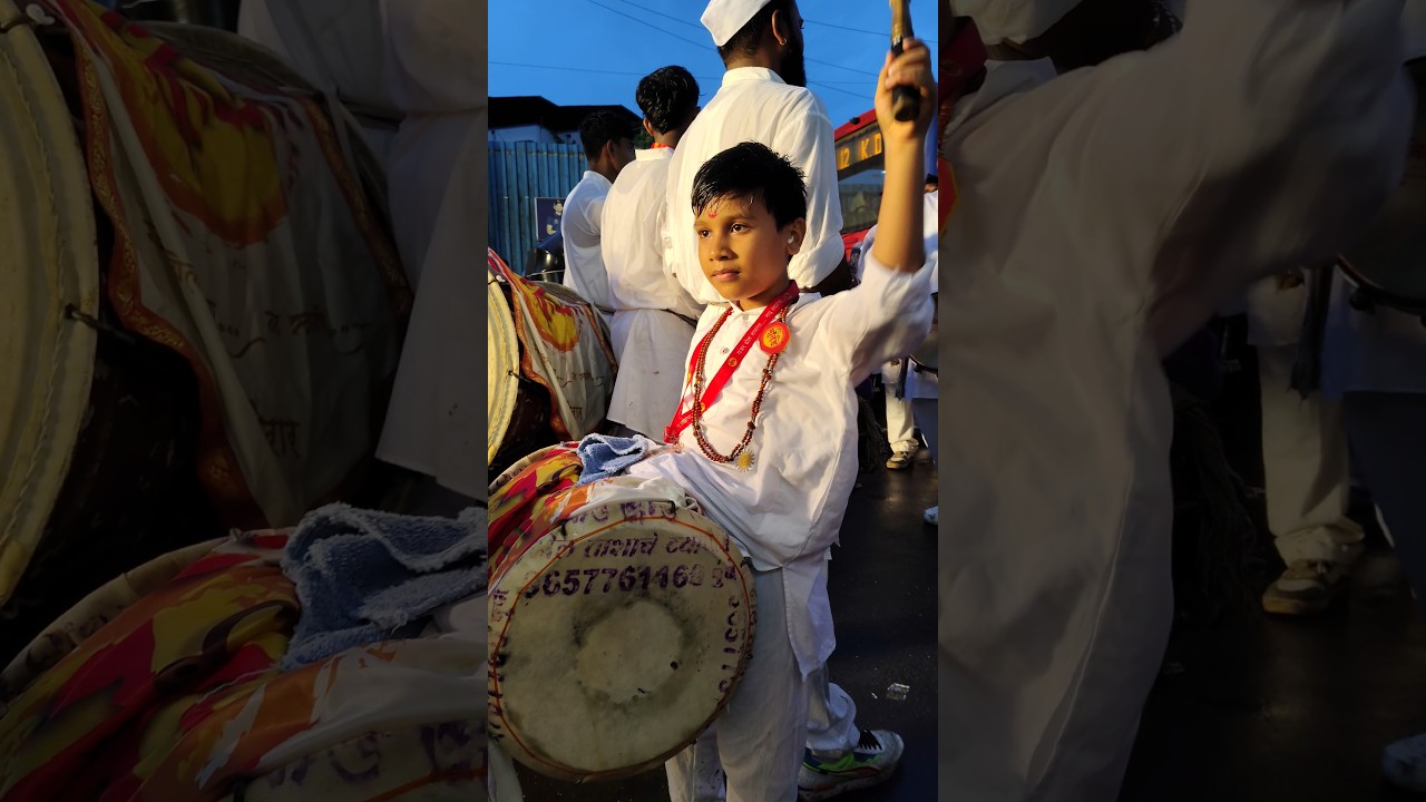 SMALL BOY PLAYING AMAZING DHOL IN GANPATI AAGMAN | PUNERI DHOL #shorts #reels #viral #trending