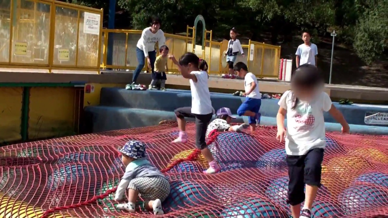 ★【蜻蛉池公園：こどもの国】チョウの遊具　カラフルなボールトランポリンで遊ぶあい❤TONBOIKE PARK  お出かけ★