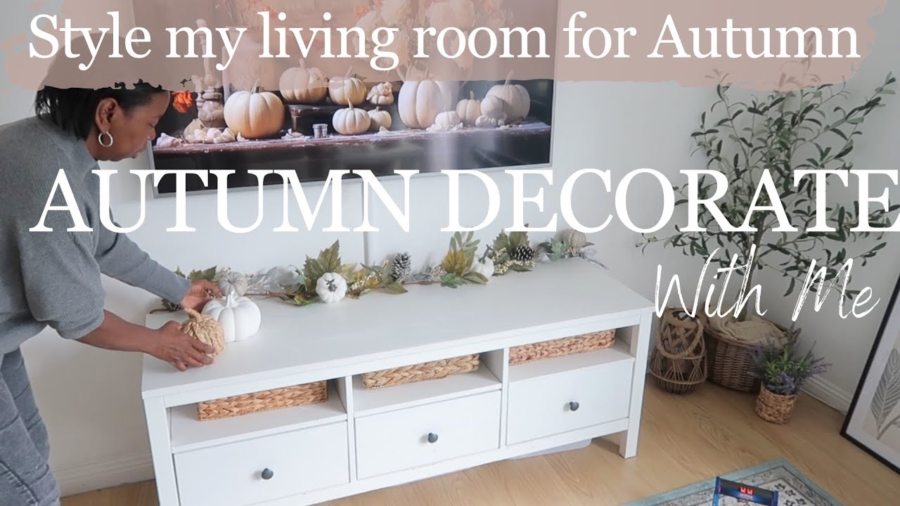 AUTUMN DECORATE WITH ME🍂| DIY GARLAND| LIVING ROOM EDITION| Green,white,natural Aesthetics🍃