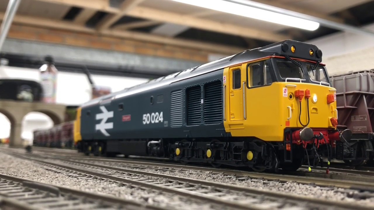 HM145: Hornby Class 50 Twin Track Sound decoder