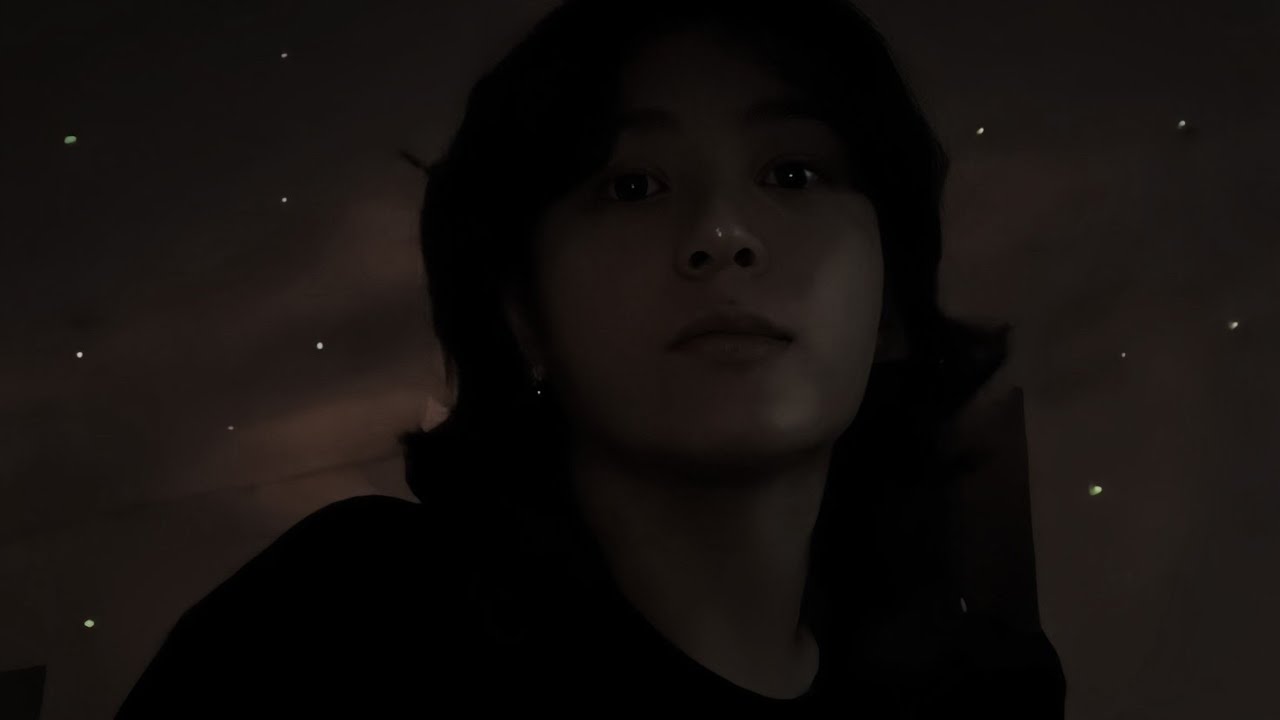| IM CON JEON JUNGKOOK | C. tu mejor amigo te sienta en sus piernas para cubrir su...| 𝐂.𝐔