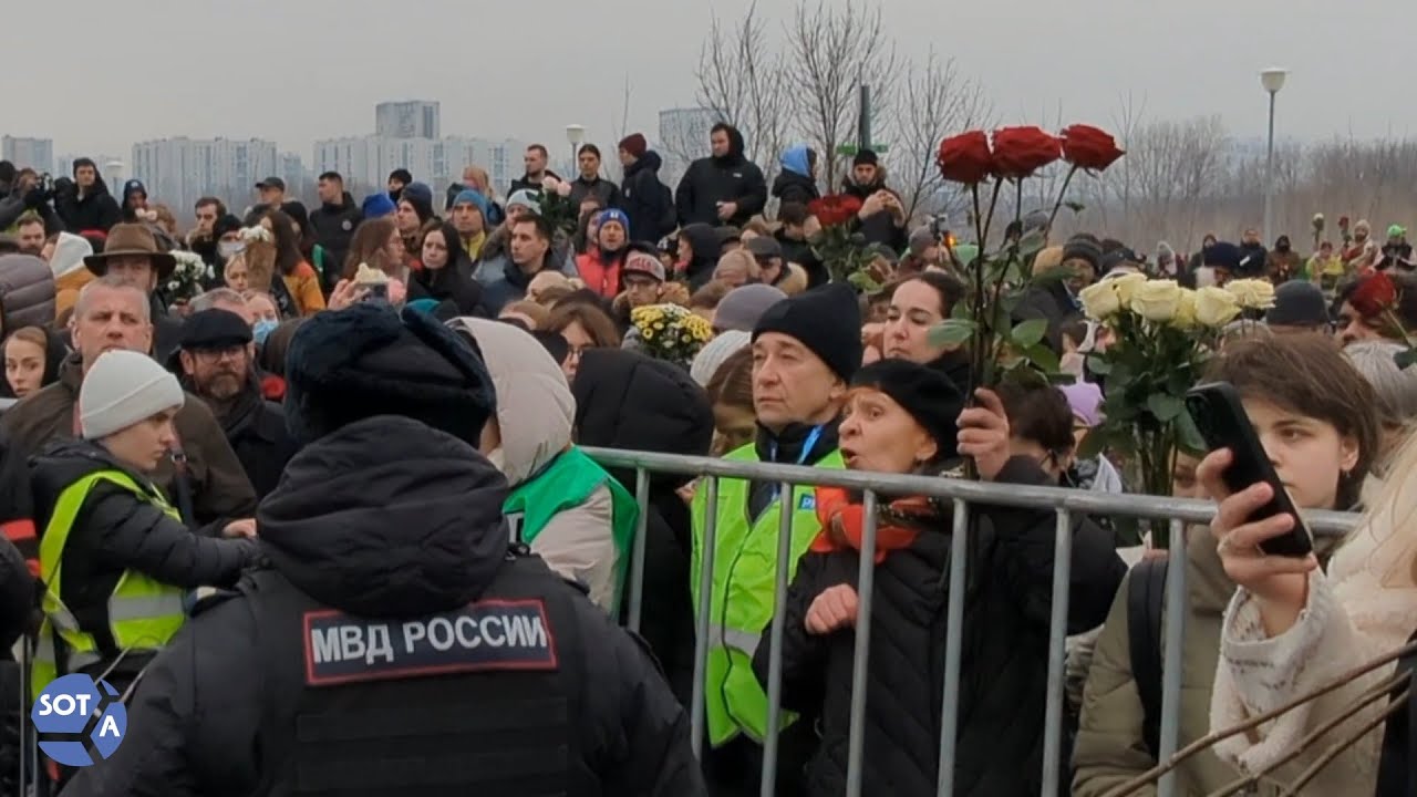 Похороны Алексея Навального. Тысячи россиян вышли, несмотря на репрессии. Как это было.