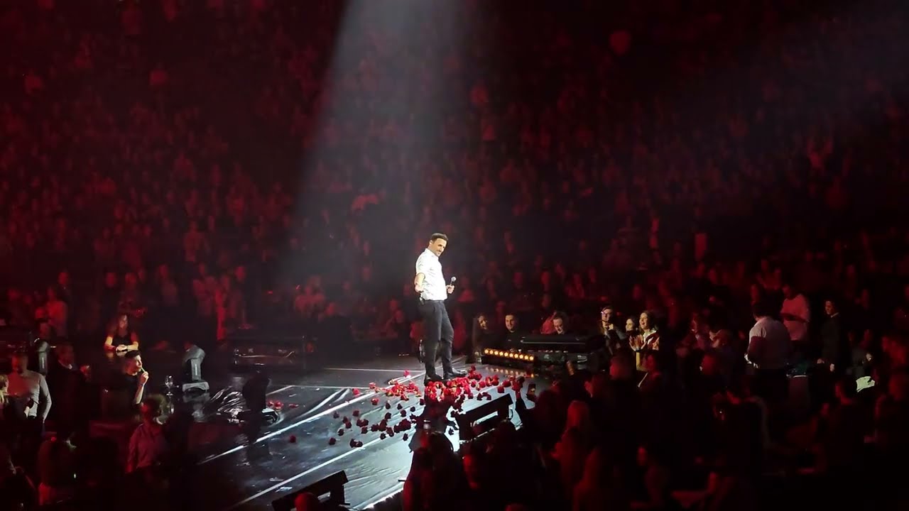 Nikos Vertis (live 2024 BT Arena) - Poso S'agapo & Gyrises Alla  (Tradus în română)