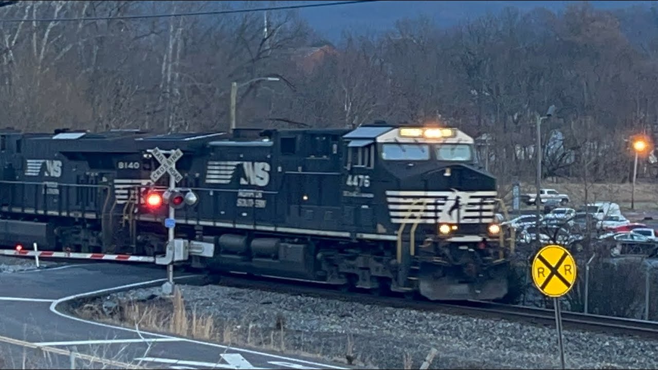 NS 289 passing through Johnson City. 