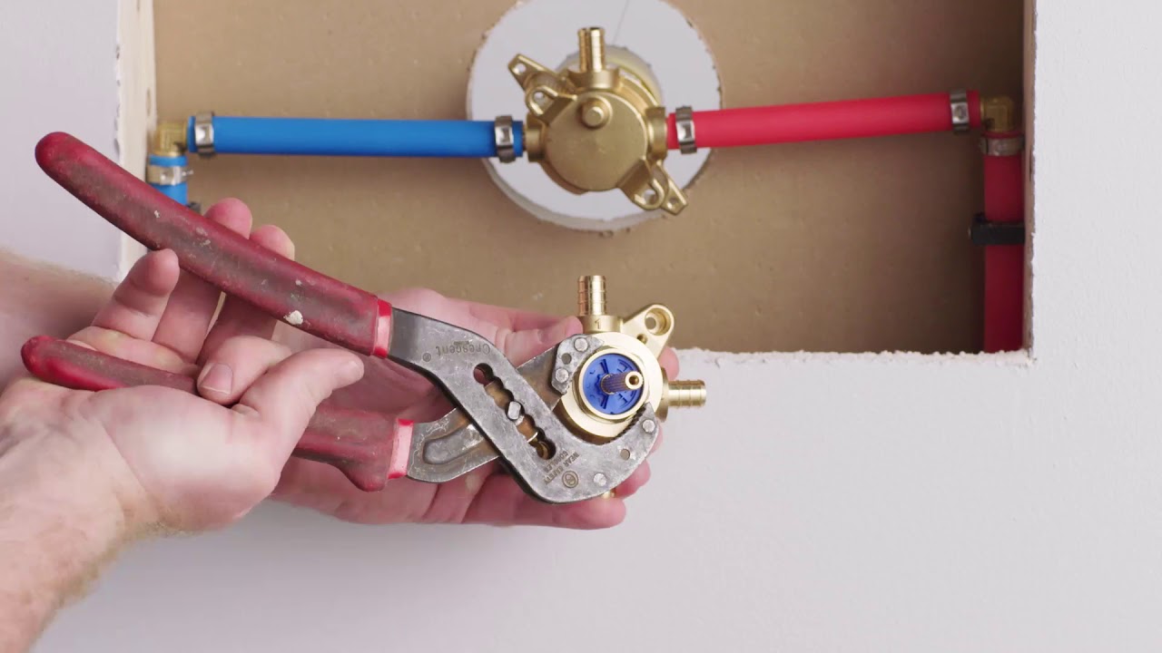 M-CORE™ от Moen | Перепускной клапан M-CORE™, однорычажный смеситель и душевая система 3 серий