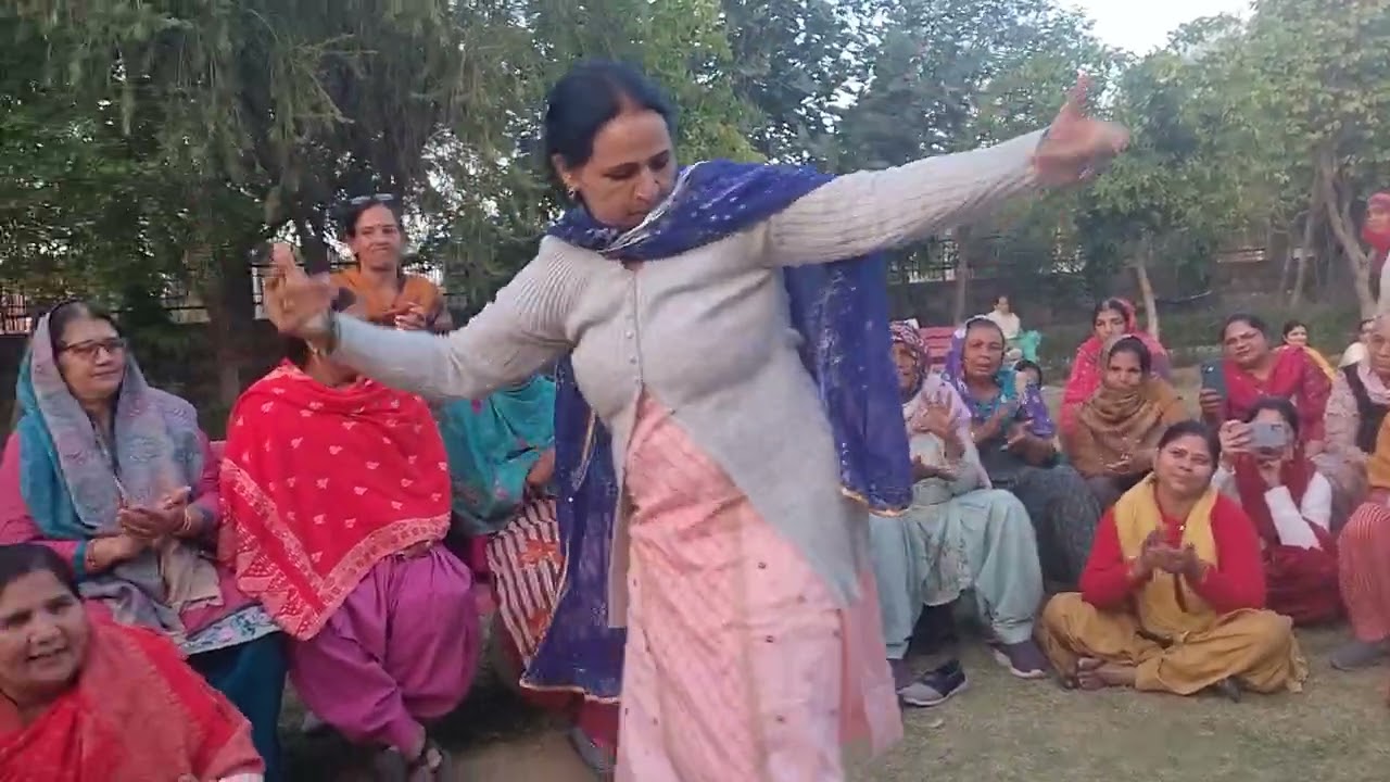बुढ़ा सुसरा चाहिए ए खाटा के बाण बांटन # हरियाणवी लोक गीत के साथ डांस #म्हारे रिवाज 