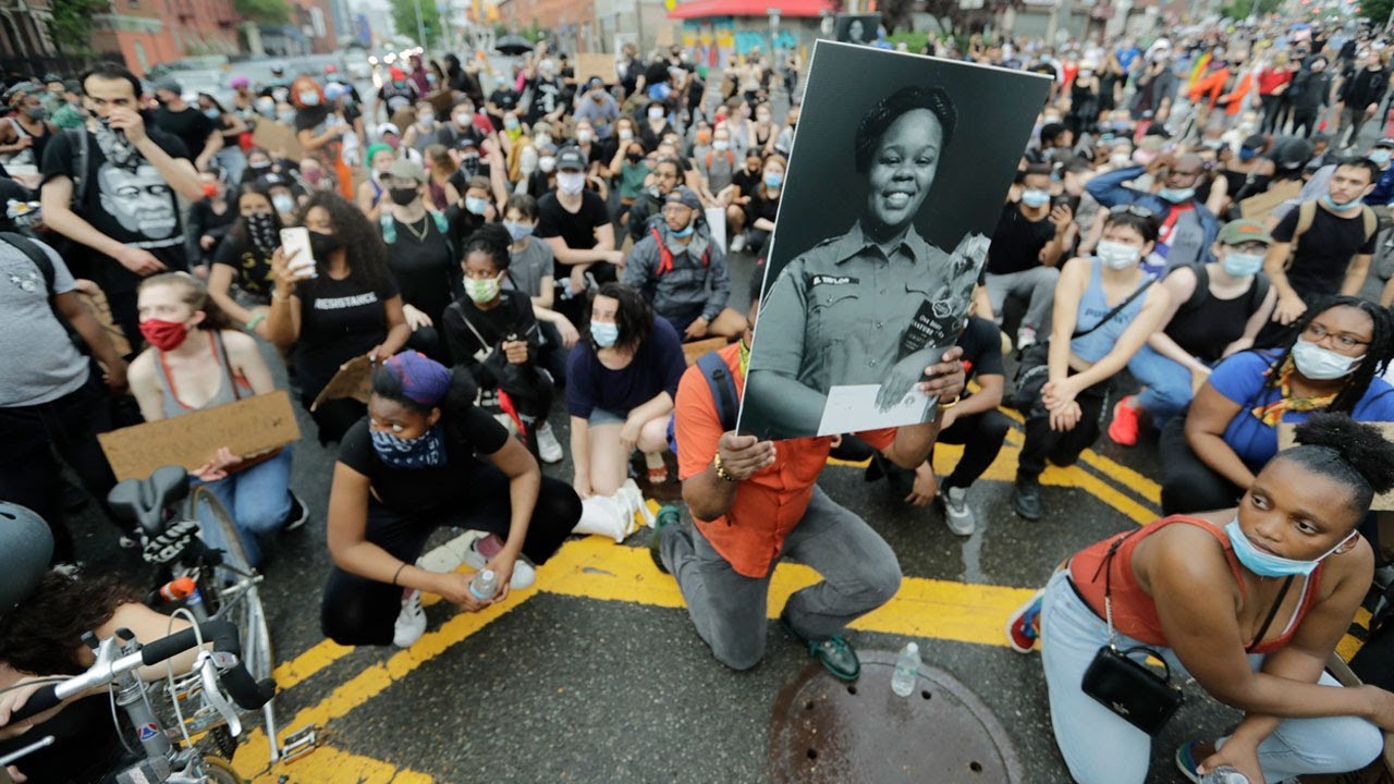 Louisville bans 'no-knock' warrants after Breonna Taylor's death