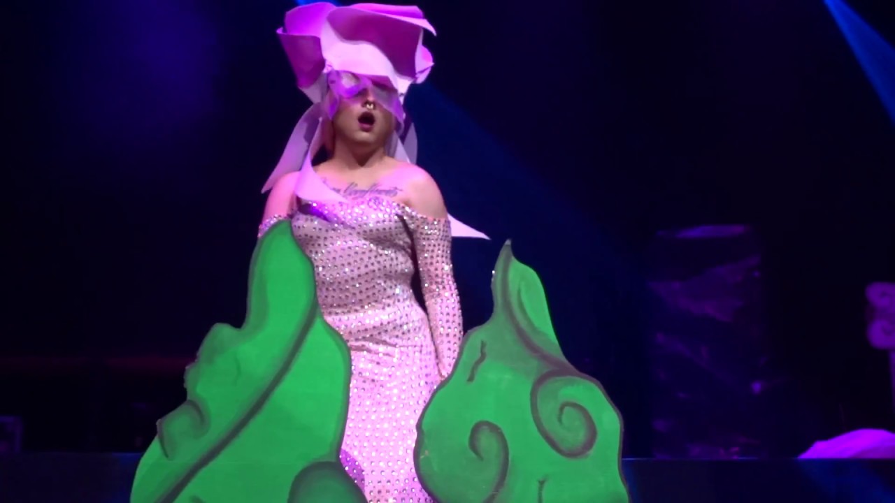 Mariana Grande - Regias del Drag 3 Ep9 @Manaus