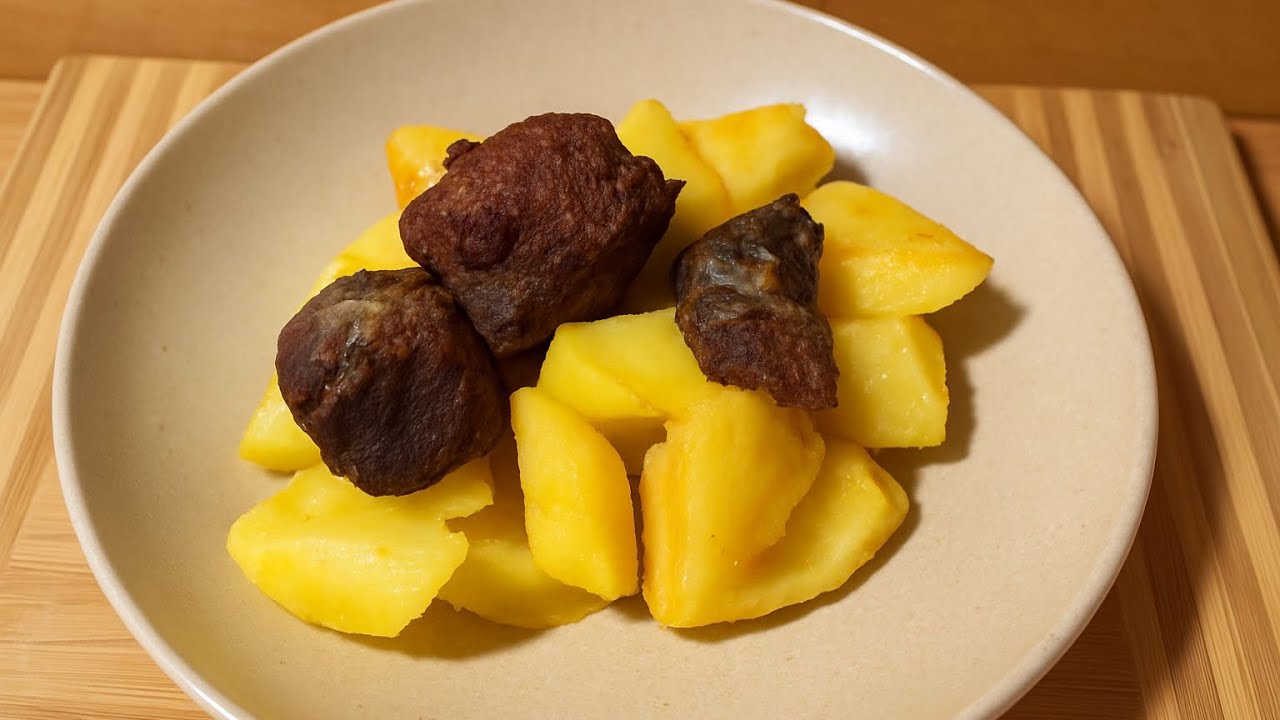 Si te gatuajme mish kaprolli ne furre , shoqeruar me patate. 