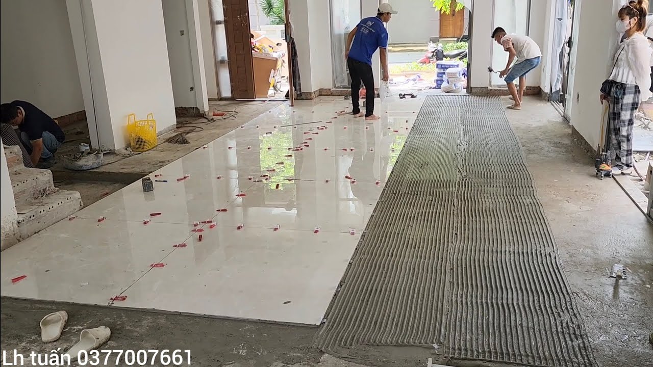 lát nền khổ gạch 1300x1300 hoàn thiện chuẩn 99% biệt thự vườn 