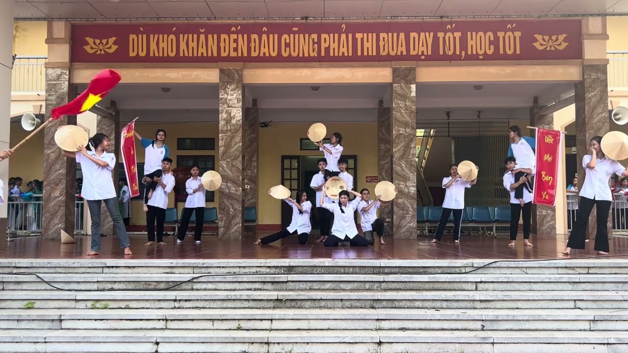 Múa Một vòng Việt Nam - 10D THPT Đường An