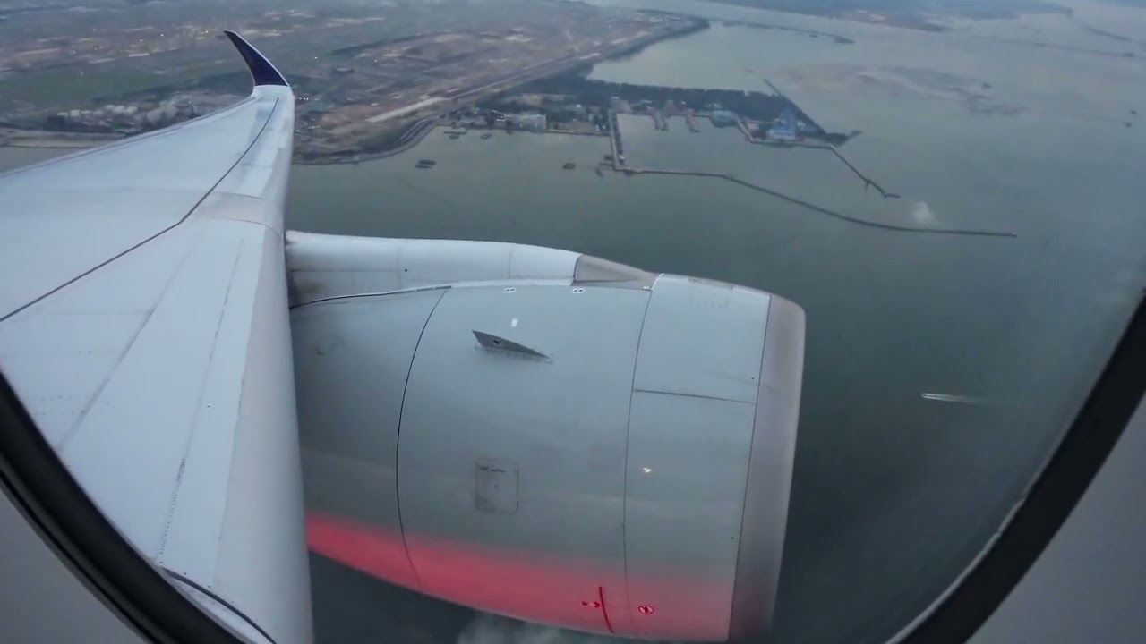 Singapore Airlines Airbus A350 departing Singapore Changi Airport (SIN)