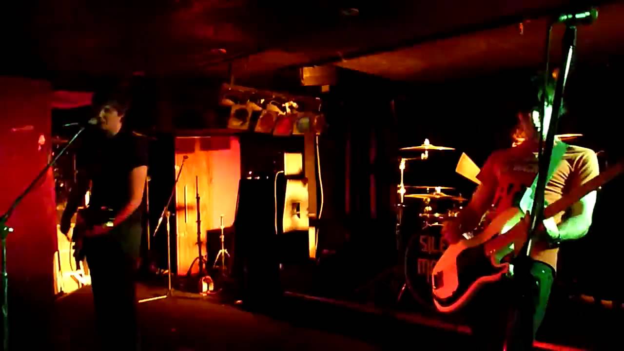 Silent Motive - Head out the clouds