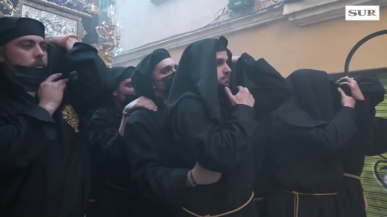 Histórica salida del Cristo de la Clemencia, antiguo Mutilado, en la Semana Santa de Málaga 2022