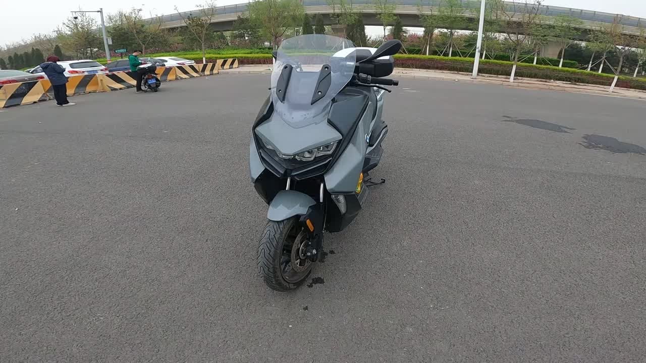 10万元 隆鑫代工 豪华大踏板 宝马C400GT测评