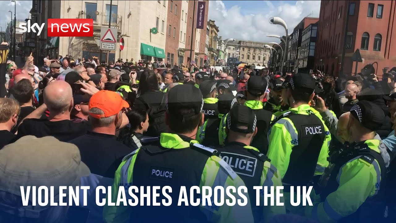 Протесты в Великобритании: по всей стране вспыхнули насильственные беспорядки.
