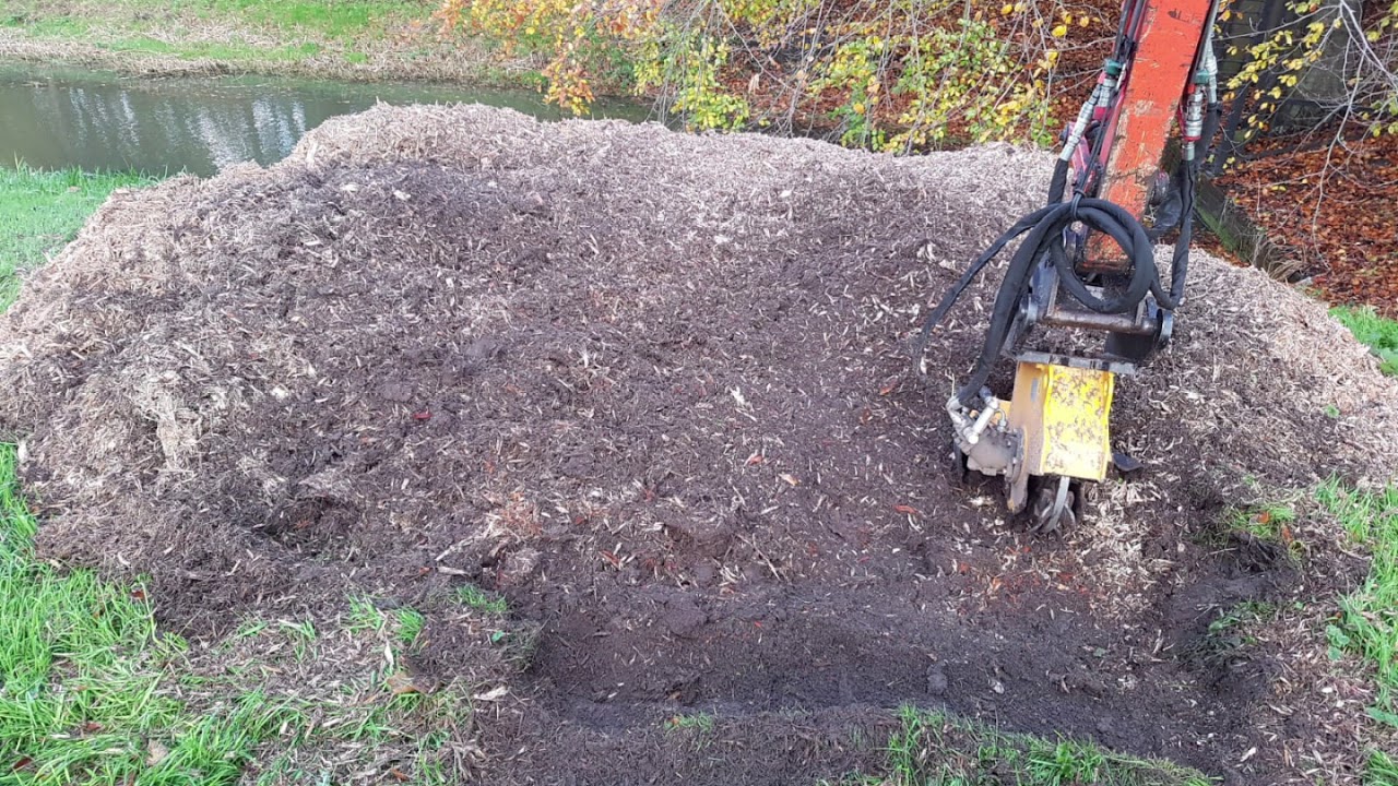 stobbenfrees aan de minigraver