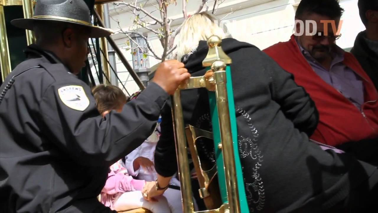 Heidi Klum Takes Kids on Trolley Ride