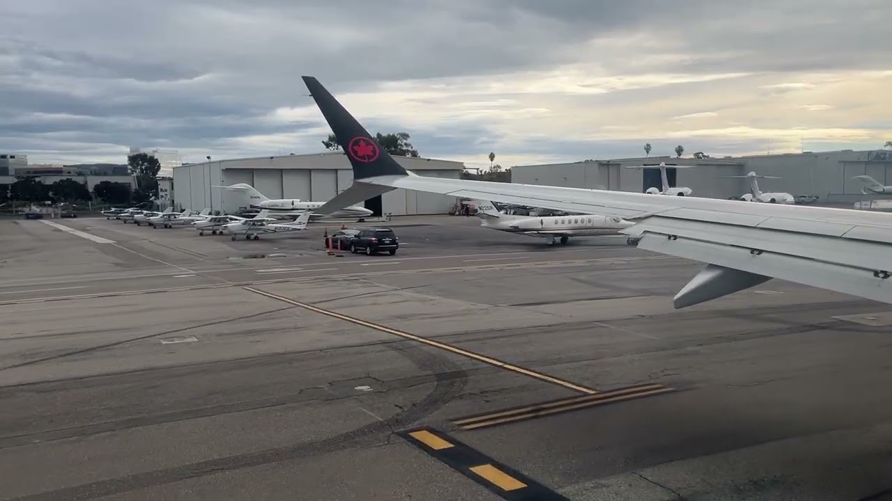 Air Canada 737 Taking off from John Wayne Airport, Orange County in November 2025