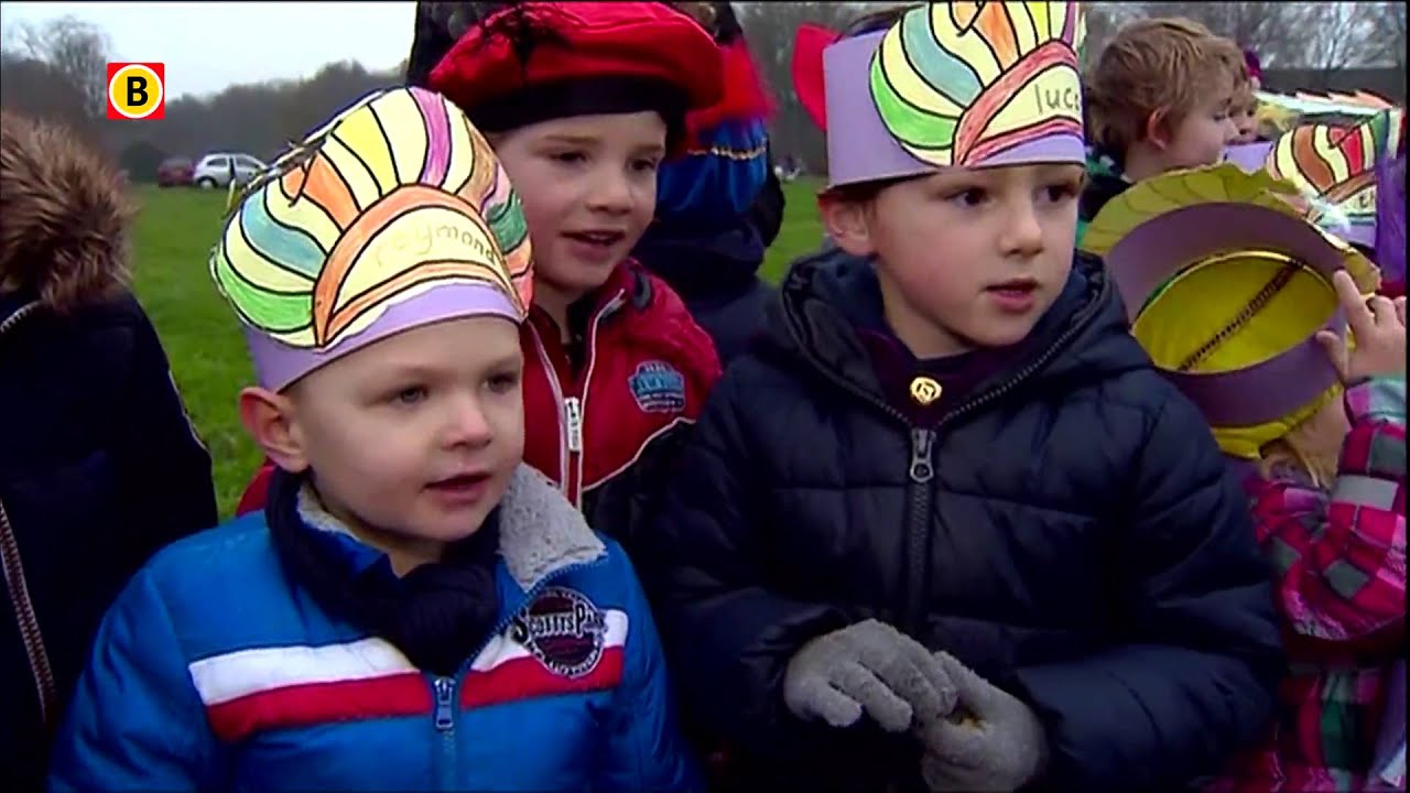 Sinterklaas komt in Bavel aan met helikopter
