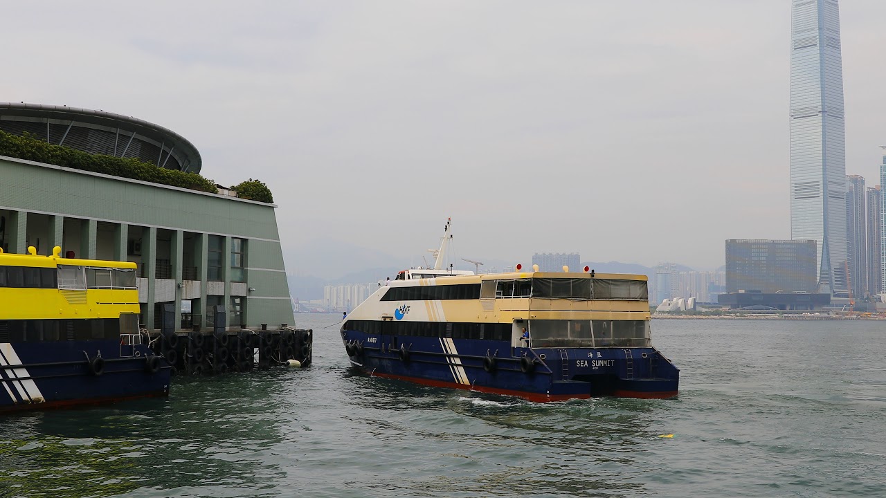 [港九小輪 HKKF]「M.V. 海盈 SEA SUMMIT」靠泊中環2號碼頭(東翼)