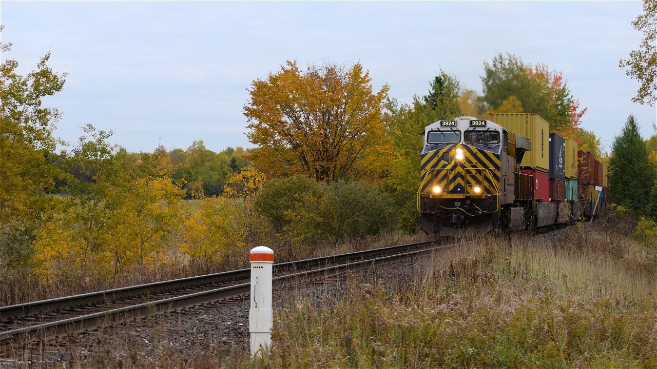 CREX #3924 leading Southbound CN 106 At Warden