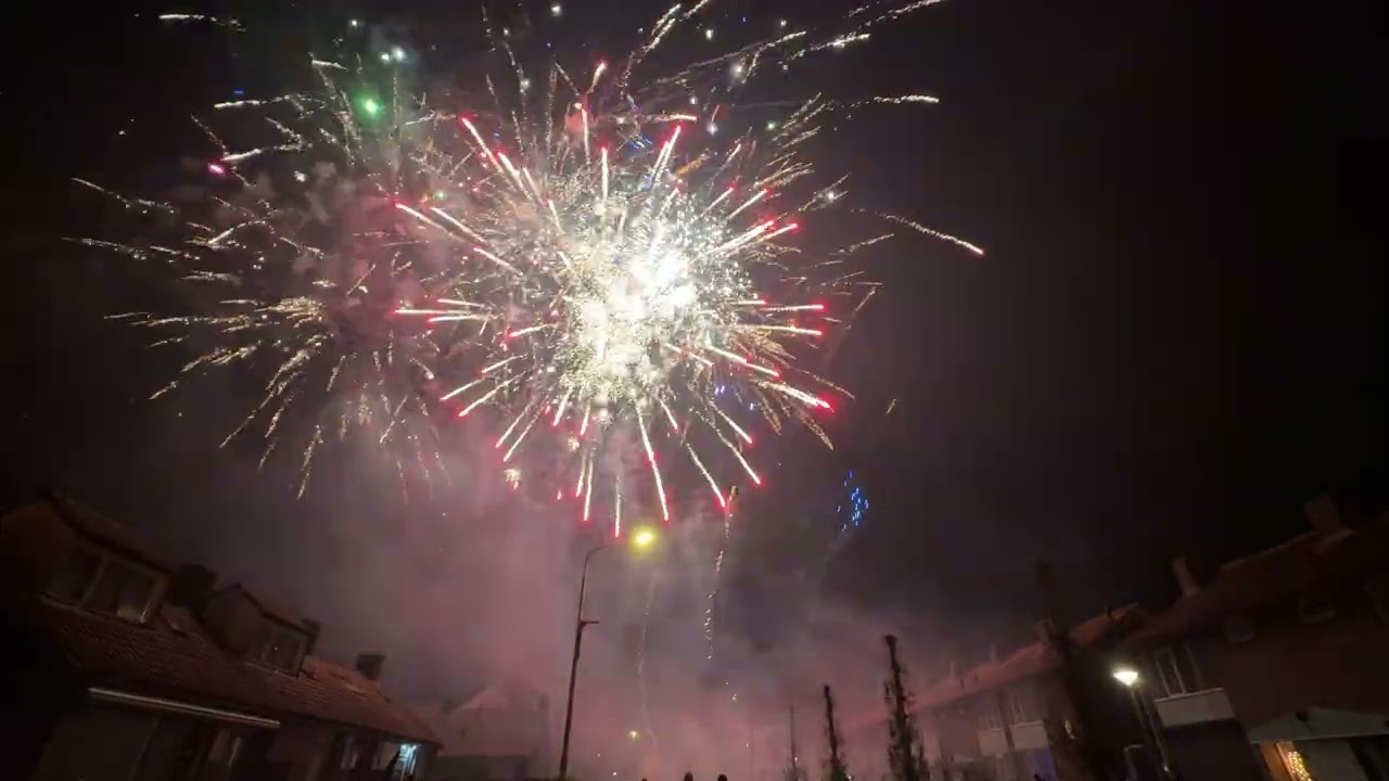 VUURWERK MOLUKSE WIJK LEERDAM 2025/26 - Part 2