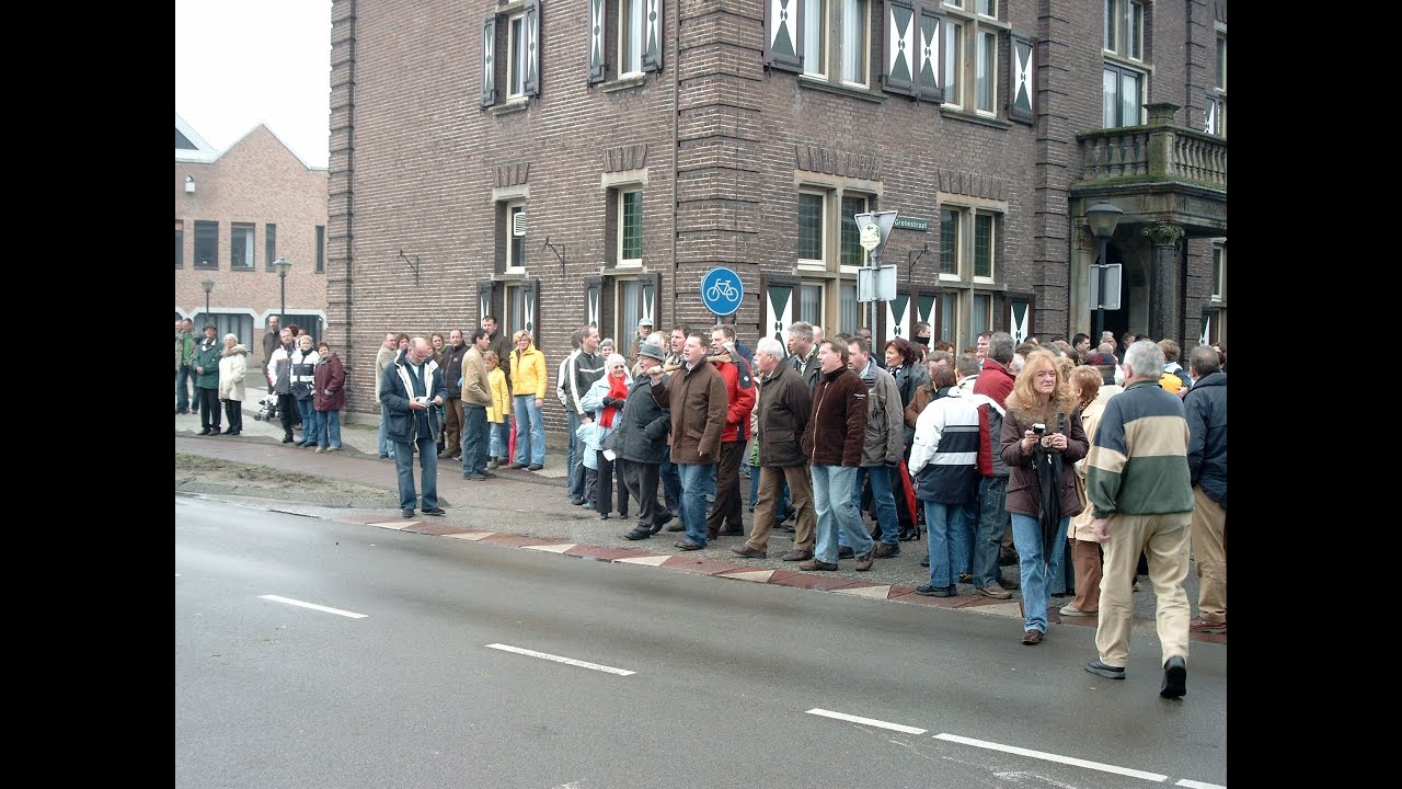 Paaszondag 2006  paasstaak slepen