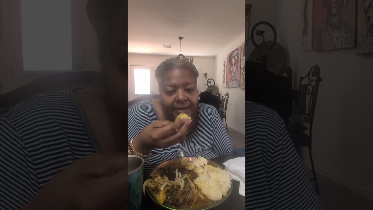 Warning ⚠️ Eating with my hands/ Enjoying my  vegetable soup and fufu #africanfood #mukbang 
