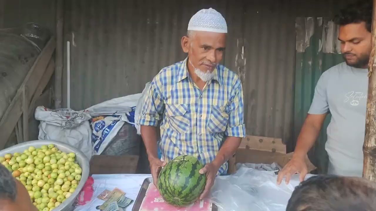 পবিত্র মাহে রমজানের প্রথম দিন নারায়ণগঞ্জের ইফতার বাজার 
