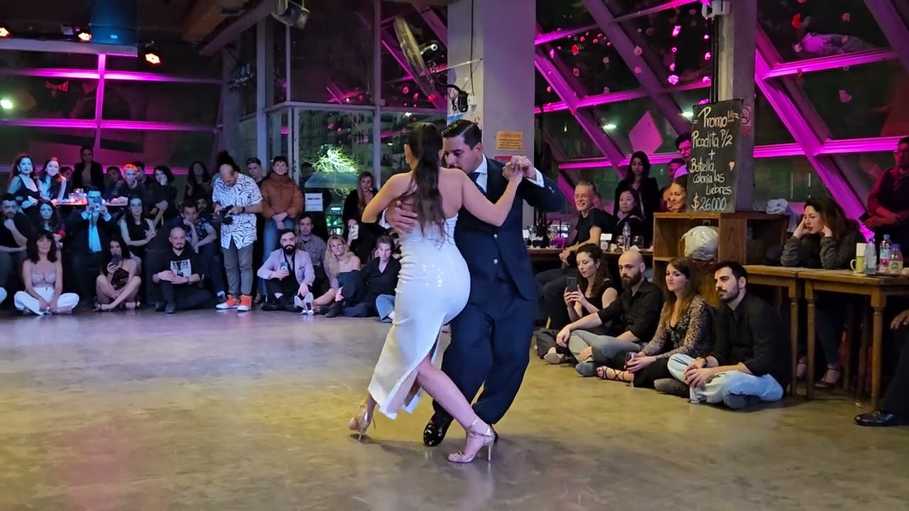 Fatima Caracoch & Brenno Marques at Muy Martes (3 of 4)